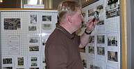 Besucher der Ansichtskartenausstellung im Stadtmuseum Ibbenbüren