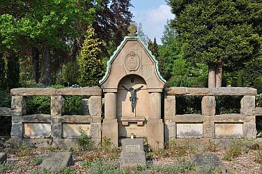 Grabstelle Többen-Rennen auf dem Zentralfriedhof 