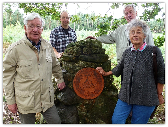 Gruppenbild mit "Drei-Hasen-Stein"