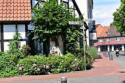 Straße "Am Alten Posthof"  erreicht hier die Bachstraße.