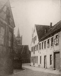 Rechts Kröners Tempel (Später Josefstift) 1928 